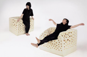 La designer Wu Yu Ying vincitrice con Breating Chair del premio Red Dot Award nel 2009, ci da una dimostrazione della versatilità della sua creazione.