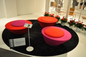 Pluto Bench presentata nel 2010 a Chicago alla alla fiera NeoCon di Chicago.