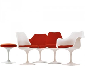 Pedestal series, tutta la serie di sedute progettata da Saarinen tra 1955-1956.