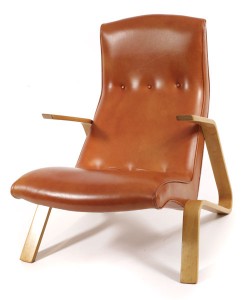 La sedia Saarinen Grasshopper è stata la prima progettata da sedia Eero Saarinen per Knoll. Questo esempio risale alla fine del 1940 in morbida pelle color zucca.