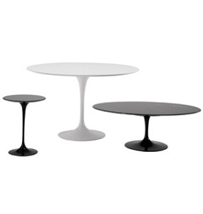 I tre tavoli della serie Piedistallo: tavolo da  pranzo, laterale e tavolino da caffè di Eero Saarinen (Knoll International).