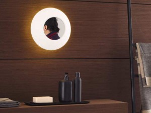 Illuminazione localizzata utilizzata in bagno con faretti ad incasso.