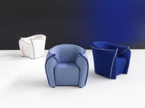 Tokujin Yoshioka firma la divertente seduta Moroso Panna Chair, un pezzo storico lanciato nel 2007 e perfezionato successivamente, ma che resta ancora un modello molto amato.