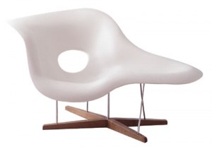 La Chaise di Chrales e Ray Eames progettata nel 1948 "International Competition for Low-Cost Furniture Design