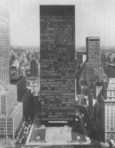  Il Seagram Building di New York (1969).