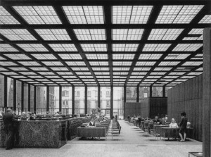 Interni della Neue Nationalgalerie di Berlino.