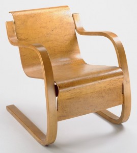 Armchair 42, poltrona a sbalzo di Aalto prodotta da Artek. 