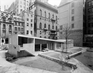 L'edificio costruito da Marcel Breuer per il Moma di New York.