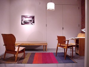 Immagini dalla mostra del 2001 dedicata a Tapiovaara dalla R Gallerydi New York