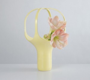 unique-and-fabulous-sleek-cream-colored-of-heirloom-vase-inspired-by-the-art-of-ikebana