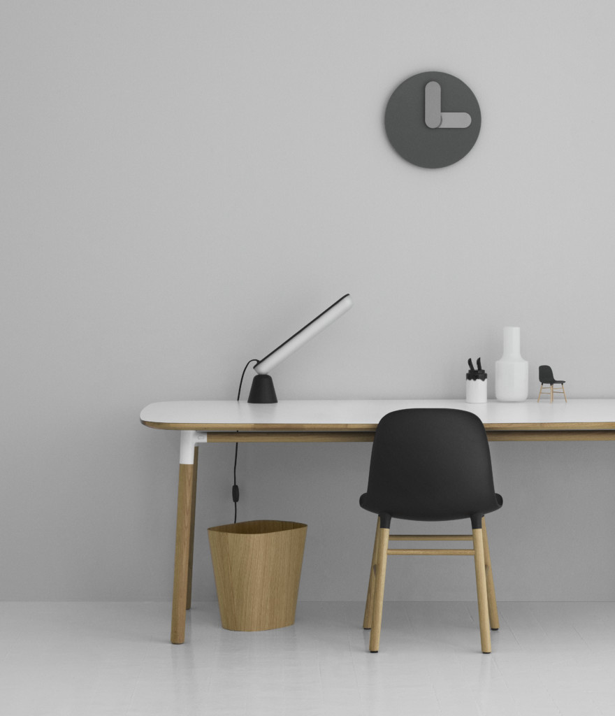 3900_form_chair_miniature_office_1