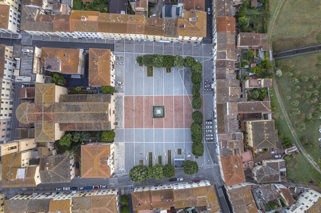 Piazza Boccaccio a Certaldo vista dall’alto